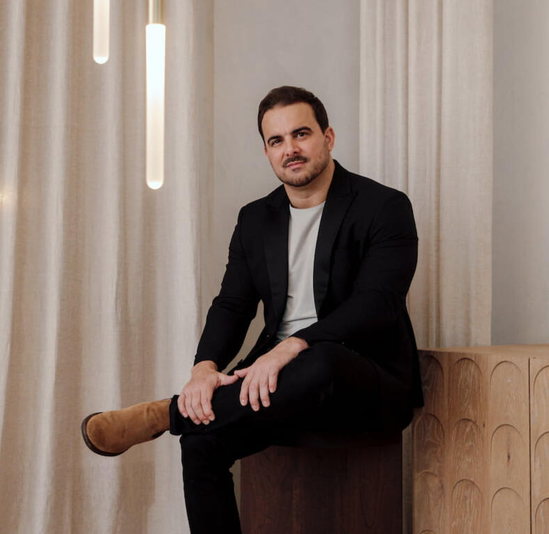 Roja Gholipour bio photo